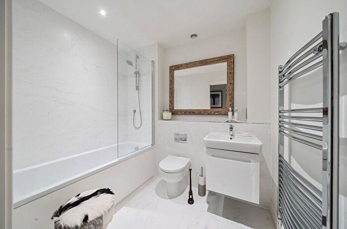 2 Bedroom Bungalow For Sale In King Alfreds Drive, Wincanton, Somerset, BA9