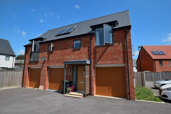 2 Bedroom Flat To Rent In Gold Drive, St Leonards, Ringwood., BH24