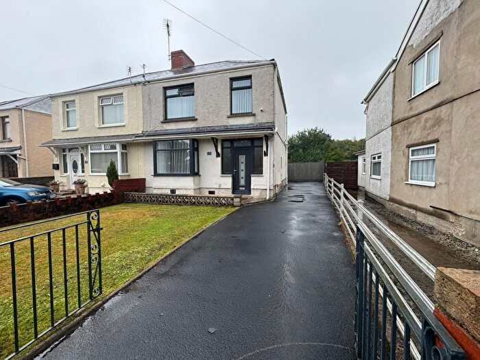 3 Bedroom Semi-Detached House To Rent In Carmarthen Road, Fforestfach, Swansea, SA5