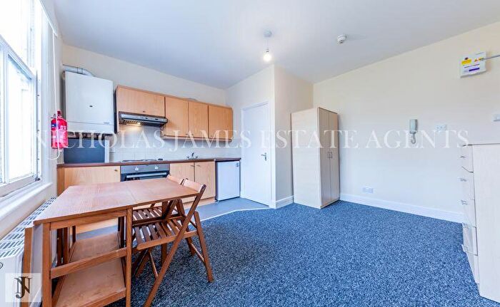 Flat To Rent In Mount View Road, Crouch End, London, N4