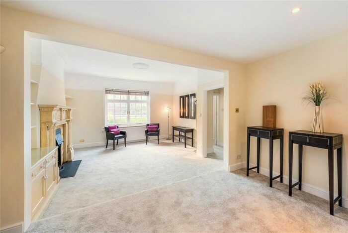 2 Bedroom Flat To Rent In South Parade, Chiswick, London, W4