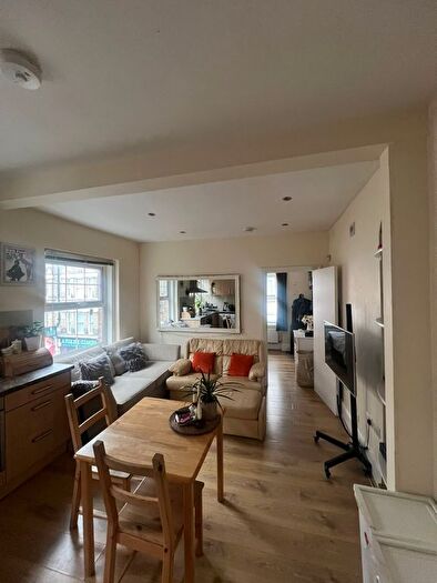 1 Bedroom Flat To Rent In B, Kenway Road, Earl's Court, SW5