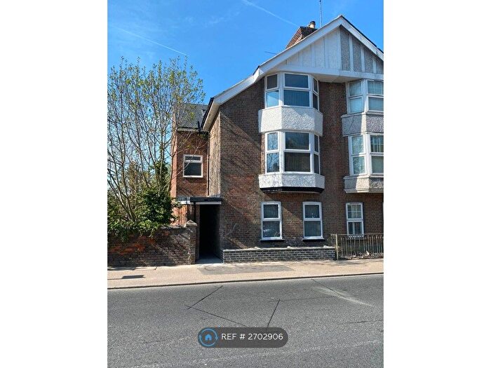 1 Bedroom Flat To Rent In High Wycombe, London, HP11