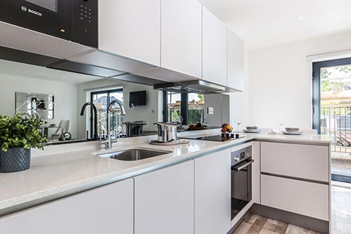3 Bedroom Flat To Rent In Gunnersbury Avenue, London, W5