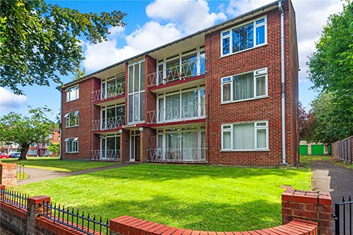 2 Bedroom Flat For Sale In Devonshire Avenue, Sutton, SM2