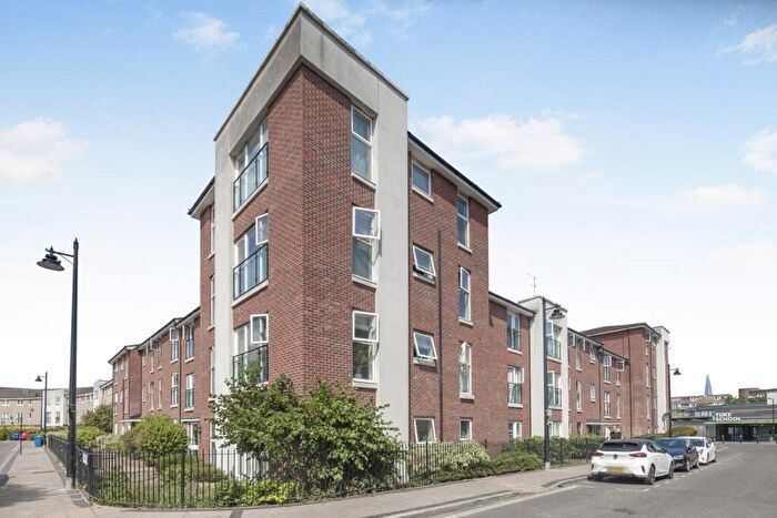 2 Bedroom Flat To Rent In Samuel Street London, SE15