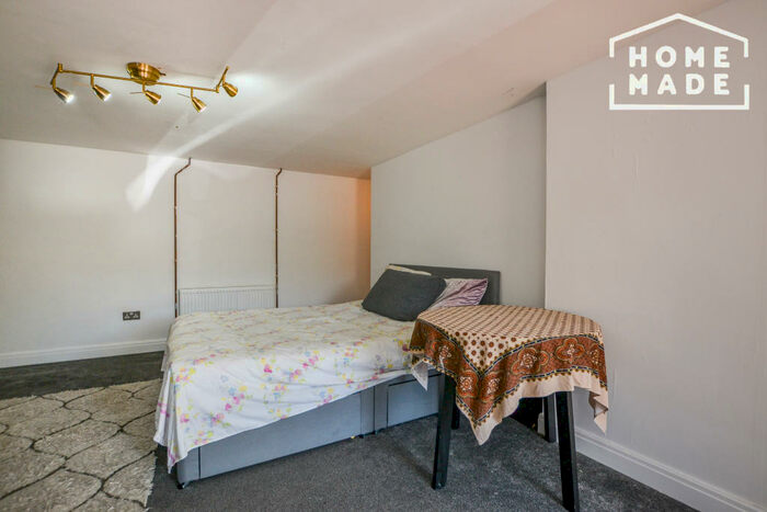 Studio To Rent In Godstone Road, Kenley, CR8