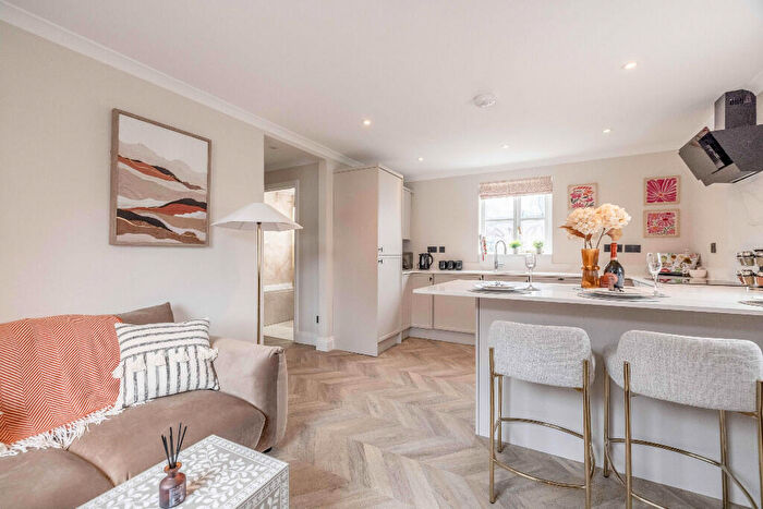 2 Bedroom Apartment For Sale In High Street, SL4