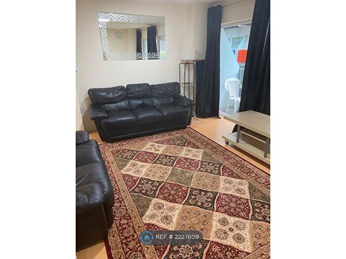 2 Bedroom Flat To Rent In Concord Street, Leeds, LS2