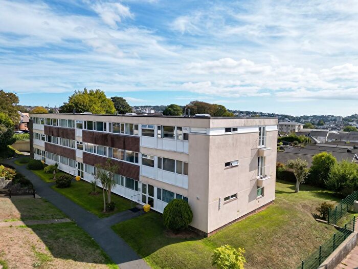 2 Bedroom Flat For Sale In Barton Road, Torquay, TQ1