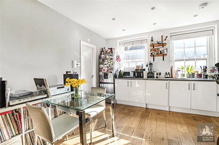 1 Bedroom Flat To Rent In Goodwins Court, London, WC2N