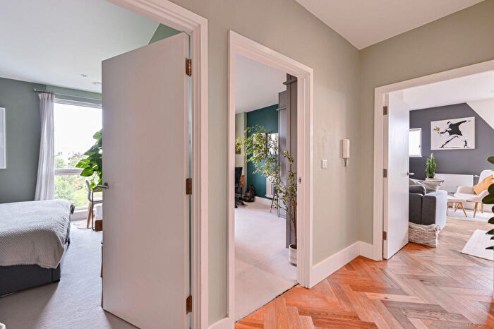 2 Bedroom Flat For Sale In Harold Road, Crystal Palace, London, SE19