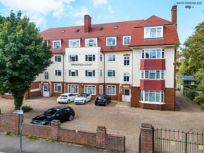 2 Bedroom Flat For Sale In Springfield Road, Kingston Upon Thames, KT1
