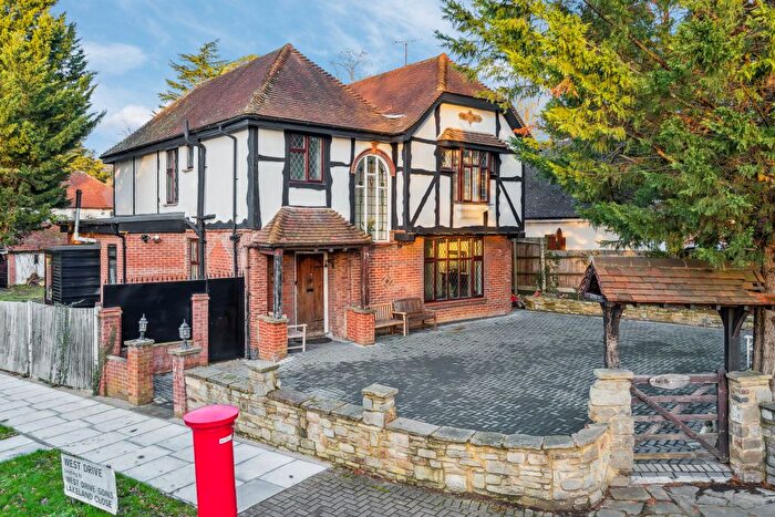 4 Bedroom Detached House For Sale In Uxbridge Road, Harrow, HA3