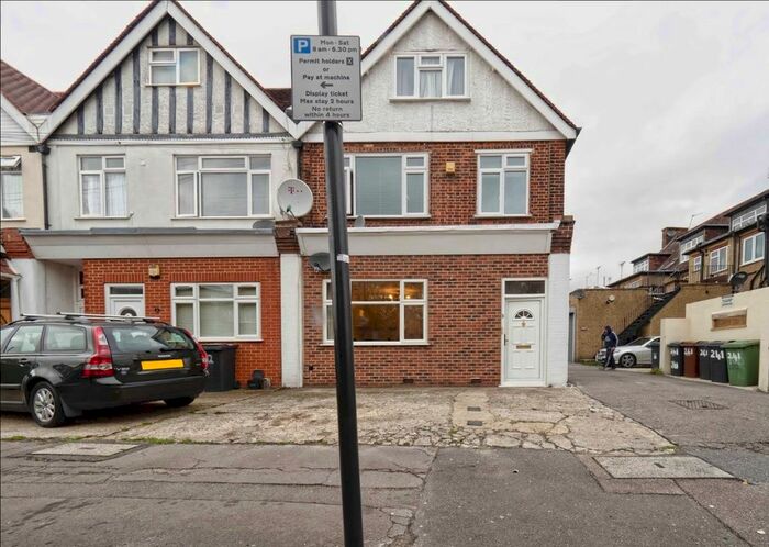 3 Bedroom Maisonette To Rent In Canada Park Parade, Columbia Avenue, Edgware, Greater London, HA8