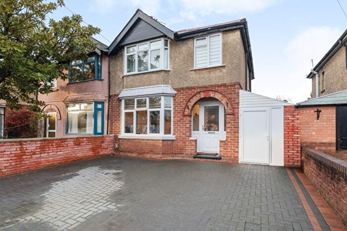 3 Bedroom Semi Detached House For Sale In Swinbourne Road, Oxford, OX4