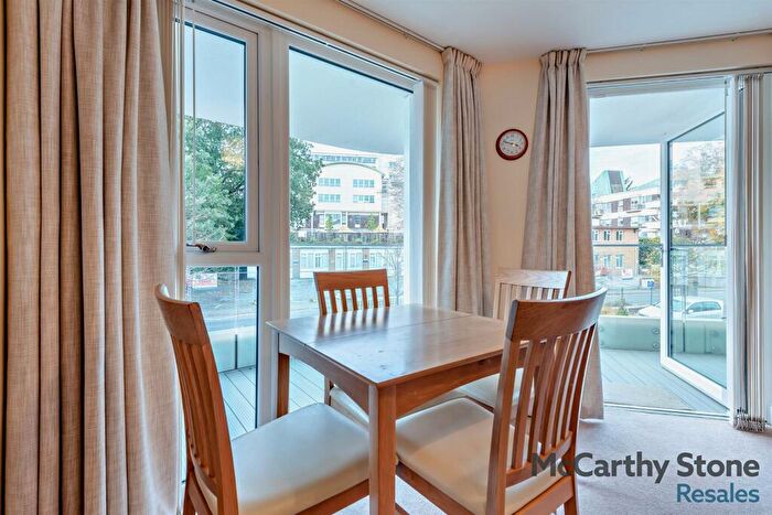 1 Bedroom Apartment For Sale In Horizons, Churchfield Road, Poole, BH15