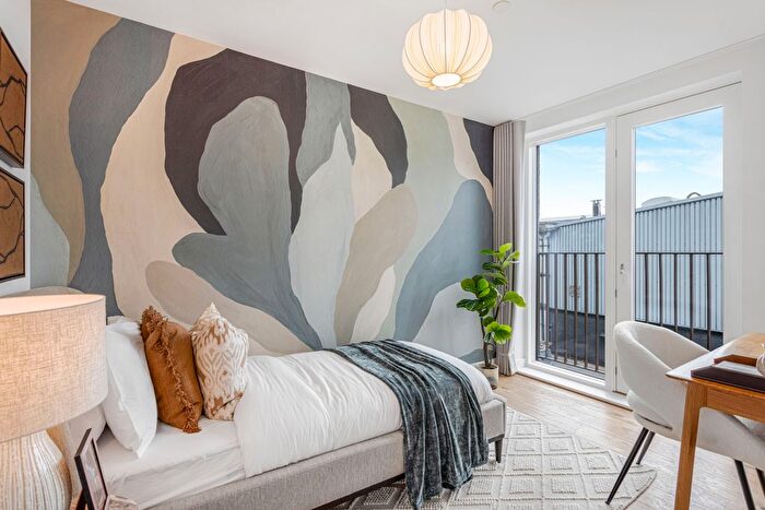 2 Bedroom Flat For Sale In Blackwall Lane, London, SE10