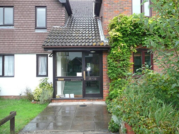 1 Bedroom Flat For Sale In Elmer Mews, Fetcham, Leatherhead, Surrey, KT22