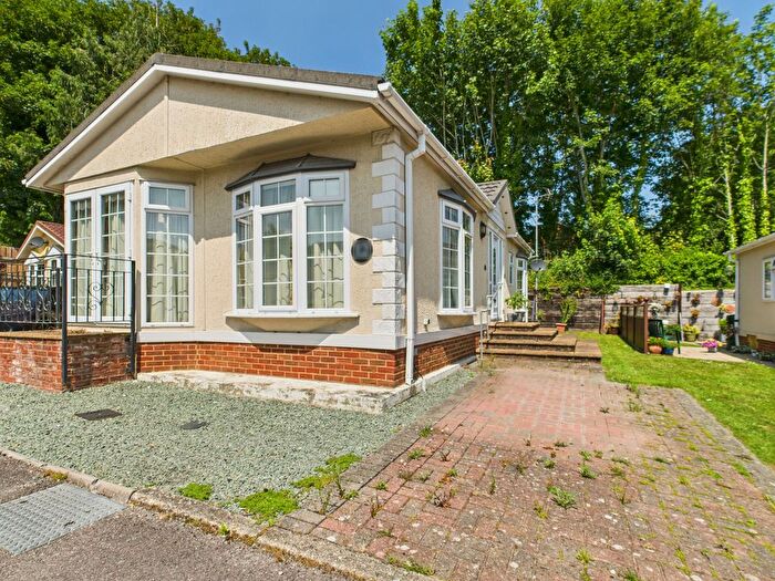 2 Bedroom Mobile/park Home For Sale In Hatch Park, Old Basing, Basingstoke, RG24