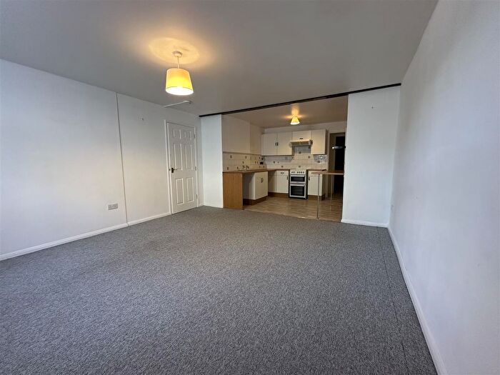 2 Bedroom Flat To Rent In Fore Street, Brixham, TQ5