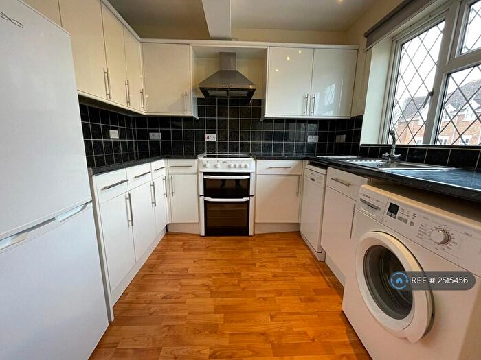 1 Bedroom Flat To Rent In Forest Drive, Theydon Bois, Epping, CM16