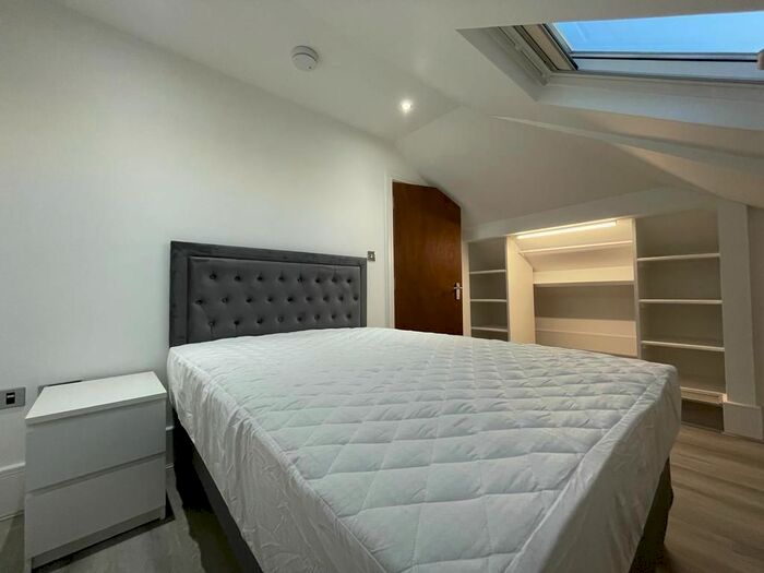 3 Bedroom Flat To Rent In Manor Avenue, London, SE4