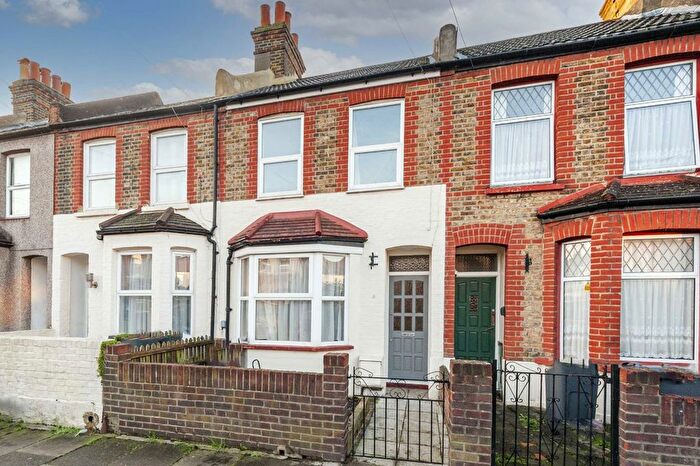 2 Bedroom Property To Rent In Marian Road, London, SW16