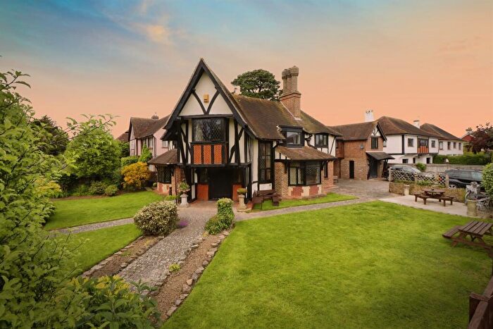 6 Bedroom Detached House For Sale In Parkway, Bognor Regis, PO21