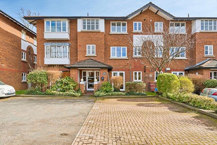 2 Bedroom Flat For Sale In Kingsworthy Close, Kingston Upon Thames, Surrey, KT1