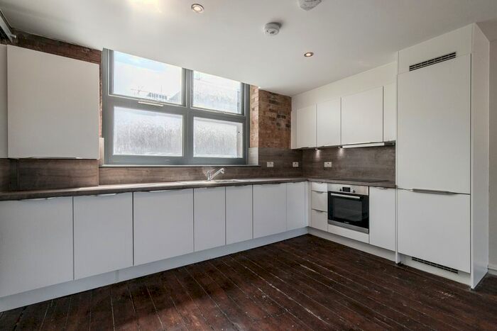 2 Bedroom Flat To Rent In London Lane, London, E8