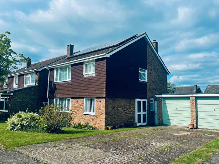 4 Bedroom Detached House For Sale In Birch Close, Broom, SG18