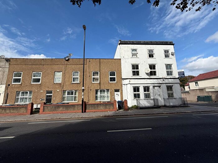 3 Bedroom Terraced House For Sale In Sumner Road, Croydon, Greater London, CR0