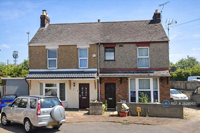 1 Bedroom Flat To Rent In Caulfield, Swindon, SN2