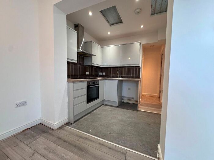 2 Bedroom Flat To Rent In A High Street, Borough Green, TN15