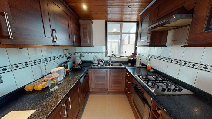 4 Bedroom Terraced House To Rent In Four Bedroom House To Rent In Waddon, CR0