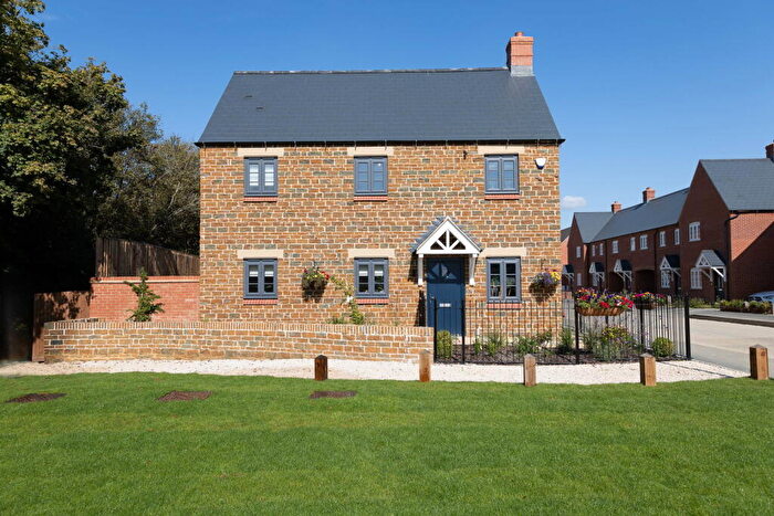 4 Bedroom Detached House For Sale In Field View, Brackley, NN13