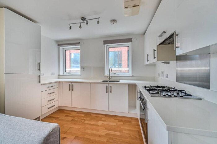 2 Bedroom Flat For Sale In Wellesley Terrace, Angel, London, N1