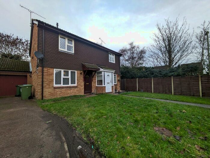 3 Bedroom Semi-Detached House To Rent In Ash Tree Close, GU14
