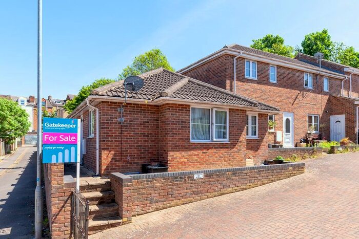 1 Bedroom Semi-Detached Bungalow To Rent In Leighfield Close, Swindon, Wiltshire, SN1