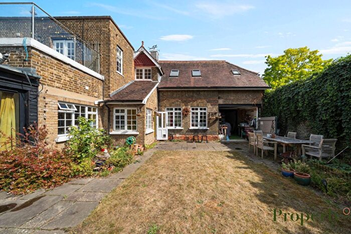 5 Bedroom Detached House For Sale In Hardy Road, London, SE3