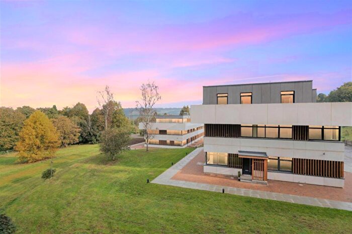 2 Bedroom Flat For Sale In Hopewood Park, Dorking, RH5