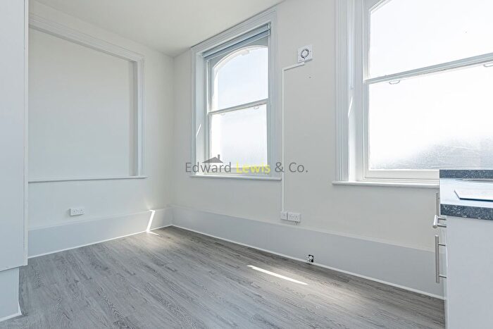 Studio To Rent In Downs Road, London, E5