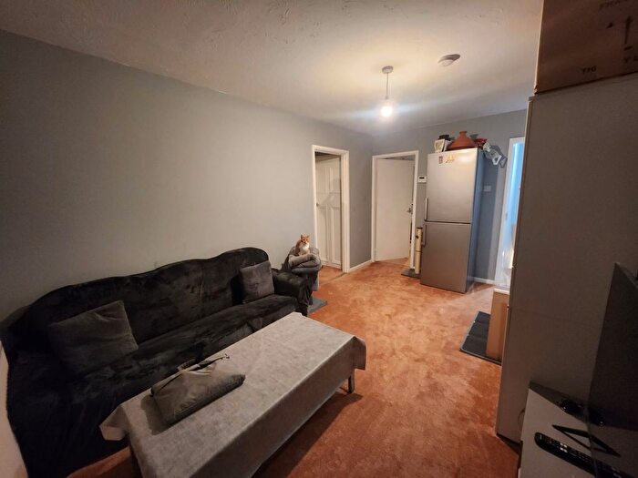 1 Bedroom Flat To Rent In Mayfair, Bradford, BD5
