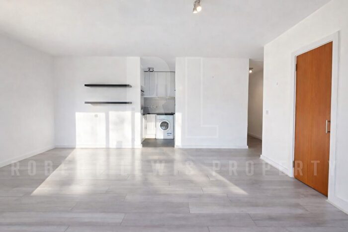 Studio To Rent In Avenue Road, London, N6