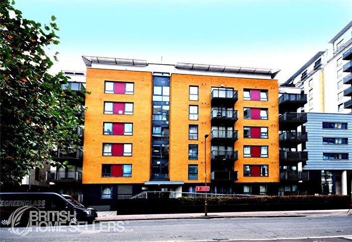 2 Bedroom Flat For Sale In Norman Road, London, SE10