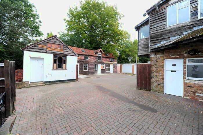 1 Bedroom Property To Rent In High Street, Iver, SL0