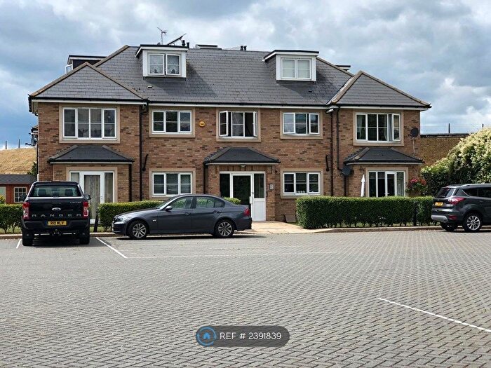 2 Bedroom Flat To Rent In Falcon House, Stanwell, Staines-Upon-Thames, TW19