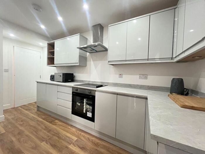 1 Bedroom Chalet To Rent In Bearwood Road, Smethwick, B66