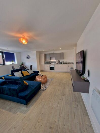 3 Bedroom Flat To Rent In Boston Manor Road, Brentford, TW8